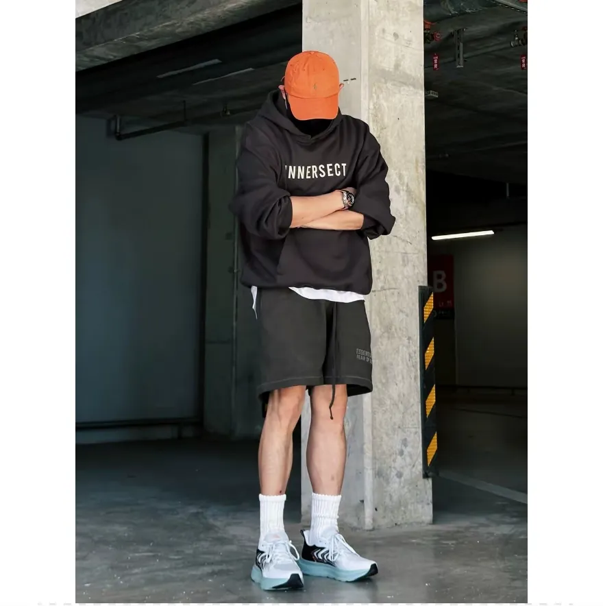 🦋Exclusive for cross-border supply, Hot Sale🦋80 【Light Black】Essentials FW 23 Essentials Shorts Smoke Solid color elastic straight American heavyweight casual shorts for men and women Same Style ESSENTIALS was founded in Los Angeles, USA in 2018. The original intention of the establishment was to let more people wear affordable Versatile trendy items. In terms of fabric tailoring, it follows the same comfort and fineness as FEAR OF GOD, and the design is simplified from complexity, with the eye-catching "ESSENTIALS" LOGO running throughout. ESSENTIALS has been favored by fashion enthusiasts since its launch, and many European and American superstars are also its loyal buyers, such as KANYE WEST, JUSITN BIEBER, RIHANNA, etc. . . . . The most popular FOG color on the Internet is here, double-row silicone, the original custom-made fabric is soft and comfortable, no color difference, the custom-dyed rib collar is dyed in the same vat, the original Authentic designated flocking printing factory, there are few machines on the market that can produce a three-dimensional 3D feeling, the width and length of each letter and the 3D depth, etc., the ceiling of the industry, that is to say, you don’t need to look closely to know that it is 3D. In the details, we can see that the size of each corner of the hood is symmetrical and made of double-layer fabric. Factory’s great technology is that it can make each corner symmetrical so that it doesn’t look soft and floppy when worn, and it feels stiff. The original OVERSIZE version is full of high street style. Color: Light Black, Haze Blue, Plum, Seal Gray Size: XS-XL (maximum weight) Recommended: Same Style for men and women